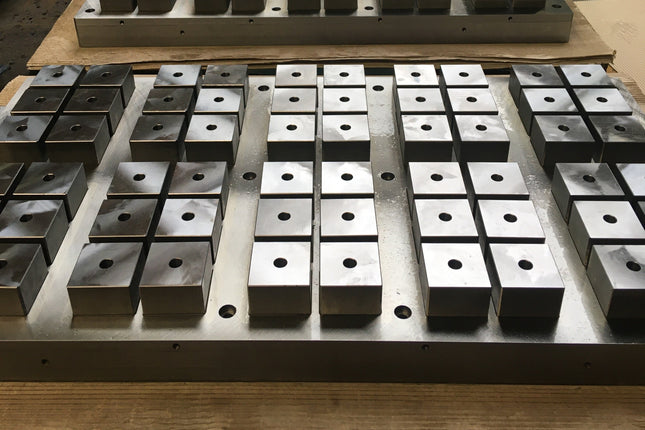Fixed pole extensions for magnetic field transfer